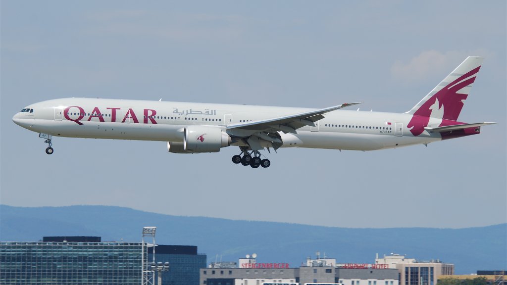 Qatar_Airways_Boeing_777-300ER;_A7-BAF@FRA;16.07.2011_609gt_(6190539010)