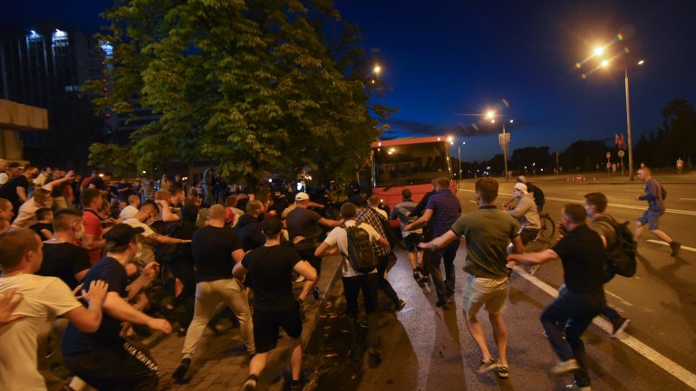 Брутално насилие смачка протеста в Беларус