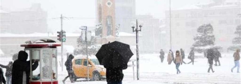 istanbul-paralyzed-due-to-snowfall-as-841-tra-6978807_x_o