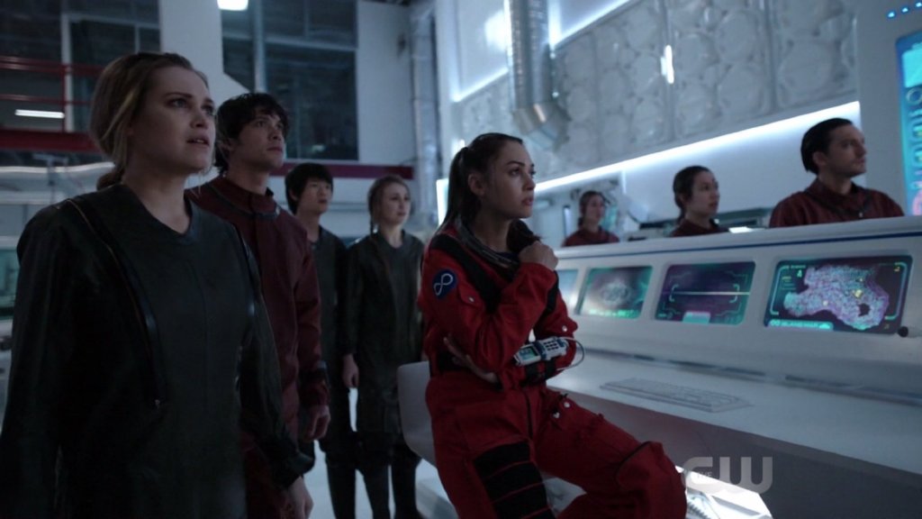 „Стоте“
Новият сезон на сериала се очаква през 2018 година. В него се разказва за ядрена война, унищожила цивилизацията преди 97 години. Космически кораб, в който живеят последните оцелели хора, изпраща 100 млади нарушители на реда обратно на Земата