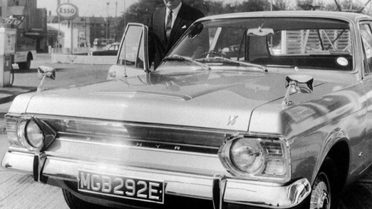 Мениджърът на Селтик Джон Стейн и неговият Форд Зефир. Снимката е направена само два дни преди европейската титла на "детелините" през 1967-а след успеха с 2:1 над Милан в Лисабон