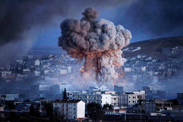 Експлозия в сирийския град Кобани по време на атентат с кола бомба на 20 октомври, организиран от бойците на "Ислямска държава".