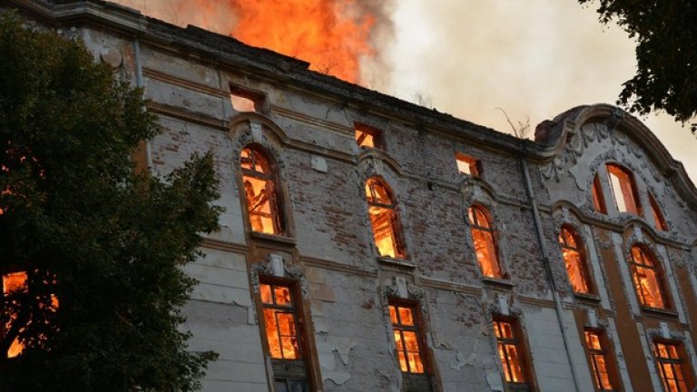 При пожара на 20 август изгоряха четири от сградите в комплекса. Щетите се оценяват на близо 12 милиона лева.