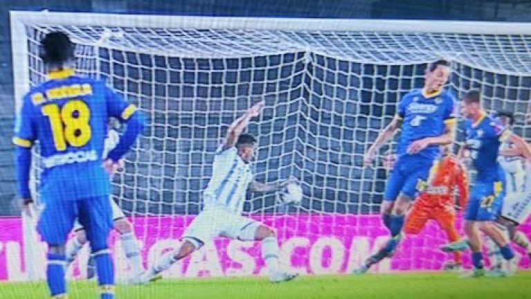 Обяснено: Защо дори при тези разперени ръце на Данило не бе отсъдена дузпа срещу Ювентус (видео)