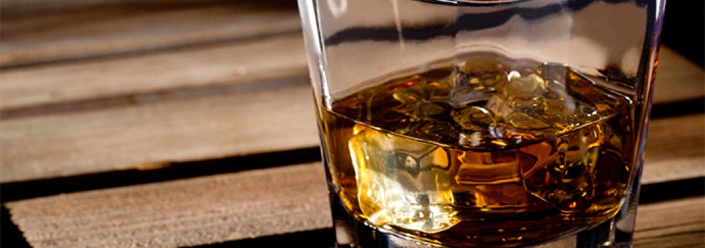 bigstock-Glass-of-scotch-whiskey-and-ic-31195151