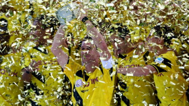 ... Феновете не забравят, че той спечели 5 трофея за 5 сезона и изведе тима до финал в Шампионската лига.