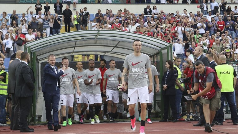 Суперотборите на Бербатов и Фиго с голямо шоу на "Васил Левски"