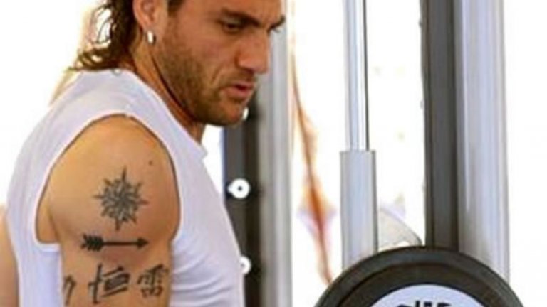 Кристиан Виери - всепризнат плейбой на италианския футбол напук на ужасните си татуировки.