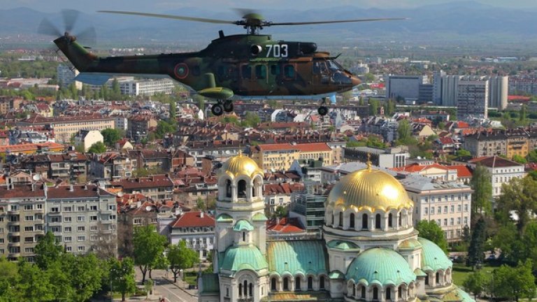 ВИДЕО: Парадът за Деня на храбростта от високо