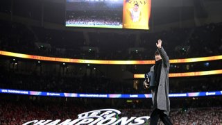 Сон се сбогува с феновете на Тотнъм (видео)