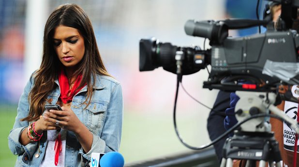 Телевизията привлича най-много спортни фенове и заради журналистки като Сара Карбонеро