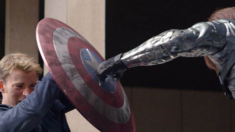 9. Captain America: The Winter Soldier (Завръщането на първия отмъстител, 2014)

Може би най-добрият филм от MCU разчупи еднообразието в жанра. Капитан Америка се опитва да свикне с живота в съвременните САЩ. Случва се така обаче, че разбирането му за свобода се сблъсква с манията за контрол на правителството и той се превръща в беглец. По петите му е и човек, който го познава по-добре от всички. 

С този филм режисьорите - братята Русо, доказаха, че могат да се справят с подобна продукция и неслучайно по-късно замениха Джос Уедън начело на най-големите филми на Marvel.