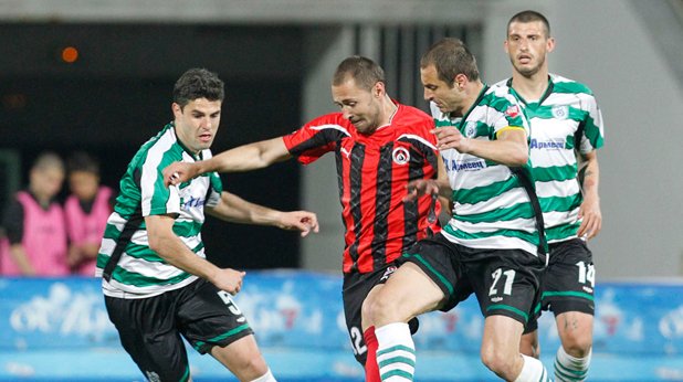 Интригата за четвъртото място остана след равенството между Локомотив (Сф) и Черно море