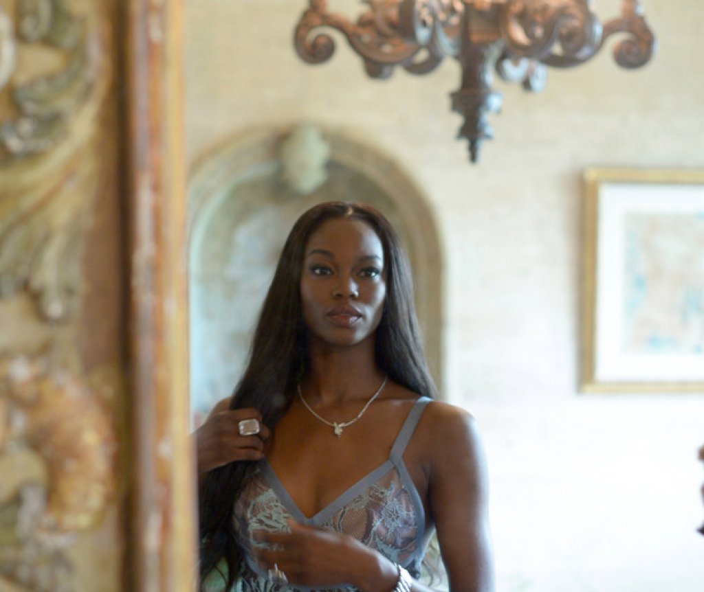 Това е първата не-гола плеймейтка на годината