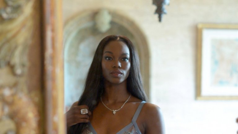 Това е първата не-гола плеймейтка на годината