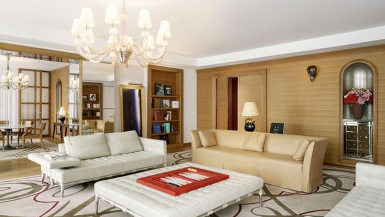 Хотелът струва на Меси по 20 хил. евро на вечер, но сигурността в него е под всякаква критика