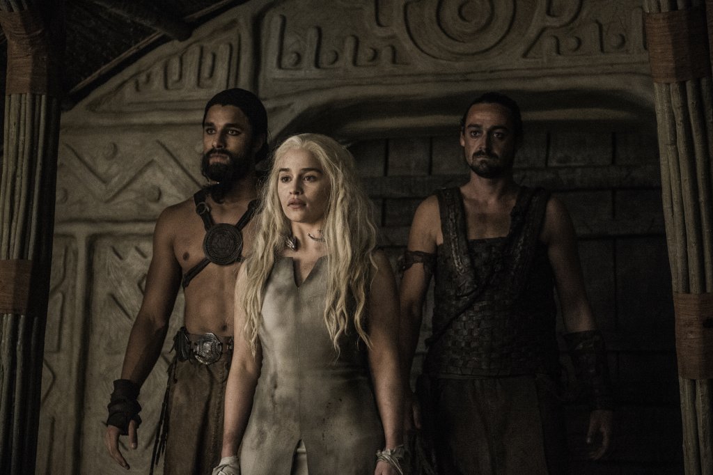 „Игра на тронове“ привлича рекорден брой зрители по HBO и придобива изключително широка и активна международна фен база. Пилотният епизод е струвал между 5 и 10 милиона долара, а целият бюджет за първи сезон от 10 епизода е около 50 – 60 милиона. За сравн