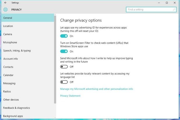 Против: Microsoft открито събира личните ви данни

Да, с новата операционна система Microsoft вече следи повече и по-открито как ползвате Windows и събира личните ви данни, особено ако по време на първоначалния setup използвате експресните настройки. Windows 10 изпраща към сървърите на Microsoft вашите въпроси към асистента Cortana, вашето местоположение, начина, по който използвате браузъра Edge, инсталираните от вас програми, приложенията от Windows Store (за да ви изпраща таргетирани реклами), и други подобни неща. 

А това си е доста. Наистина големите технологични компании обичайно ви следят, но повечето го правят поне малко по-елегантно от Microsoft. Вярно е, че голяма част от проблемите с поверителността при Windows 10 могат да бъдаг преодолени чрез промяна на настройки - но няма начин да спрете изпращането поне на част от телеметричните данни до „базата”.  

В Windows 10 проблем са и изкачащите реклами, подканващи ви например да си сложите Skype или Microsoft Office (дори вече да имате Office!). За щастие, всички досадни реклами могат да бъдат изключени, макар че това изисква ровене в различни секции с настройки на операционната система. 
