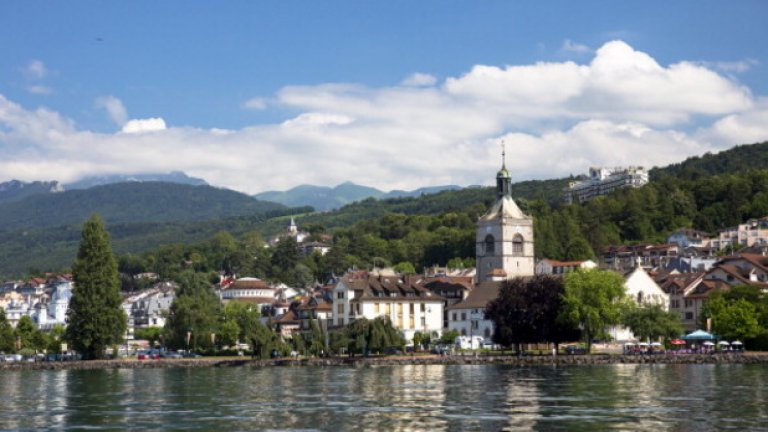 Номер 5 в класацията на скъпите градове за експати е Женева