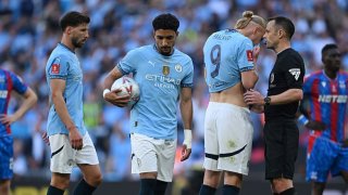 Крах за Сити! Де Бройне ще си тръгне без трофей. Исторически успех за Палас