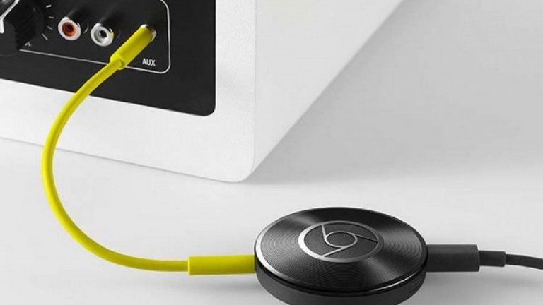 Chromecast Audio изглежда почти по същия начин като новия телевизионен модул Chromecast - малък черен диск с размерите на капачка за буркан с гравюра на логото на Chrome в средата, a визията му напомня на грамофонна плоча