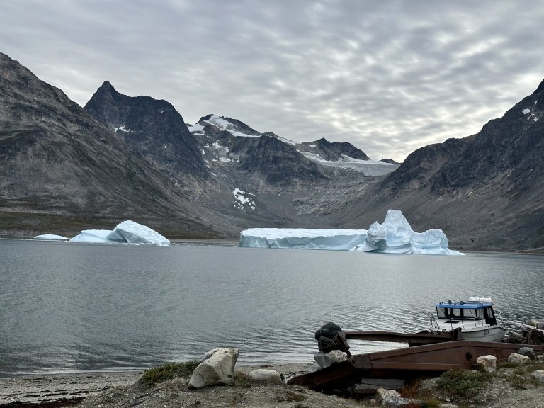 Стара американска изследователска база в Гренландия за проучване на природните залежи на острова. 
