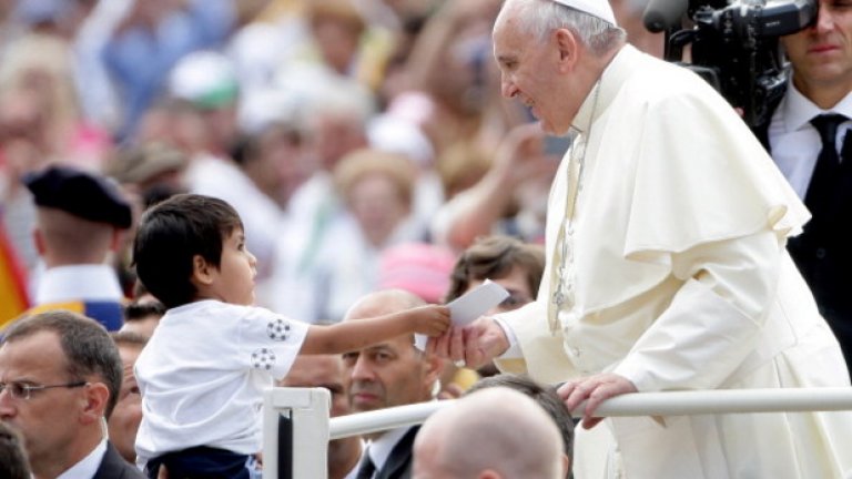 Папата посочи чертите на добрия баща: той прощава, но „коригира със строгост" без да обезкуражава децата си.
