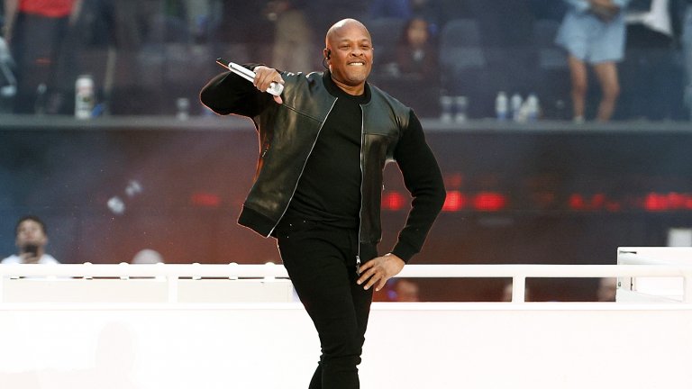 Dr. Dre: 500-550 милиона
Той не само е един от великите изпълнители в историята на хип-хоп музиката, макар и да има само два собствени соло албума. Благодарение на неговия продуцентски нюх се раждат звездите на Snoop Dogg, Eminem и 50 Cent, така че влиянието му меко казано е огромно. 
Основният му бизнес е свързан със звукозаписната компания Aftermath Entertainment, но със сигурност най-доходоносната му инвестиция е тази в производителя на аудио оборудване Beats Electronics и в платформата за стрийминг на музика Beats Music. 
Двете бяха продадени на Apple за 3 милиарда долара в една от най-скъпите сделки в историята на музиката.