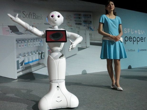 Роботът много обича "разговорите" и може да се самообучава, докато контактувате с него