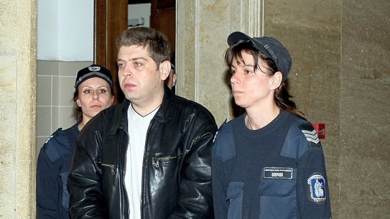 Освободеният съдия Петър Сантиров имал проблеми със заеми от ДСК, заради което поиска намаляване на паричната му гаранция