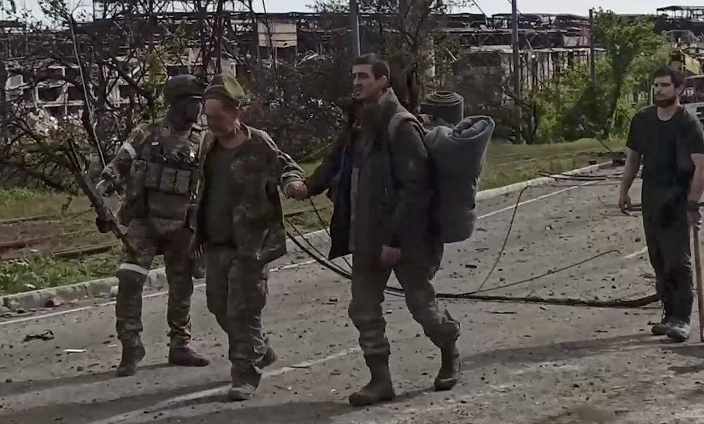 Над 900 бойци от "Азовстал" са в затворническа колония