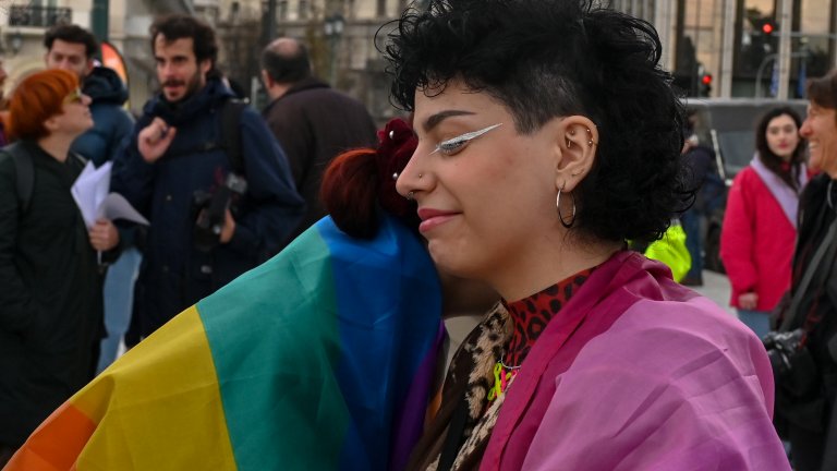 Еднополовите двойки ще имат и право да осиновяват деца