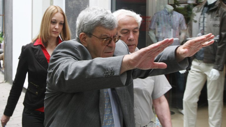 27-годишната окръжна съдийка Деница Урумова  и баща й Николай Урумов - шеф на 3-о отделение на Върховния административен съд