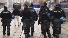 Прекъсванията са предизвикали големи смущения в разписанията на влаковете