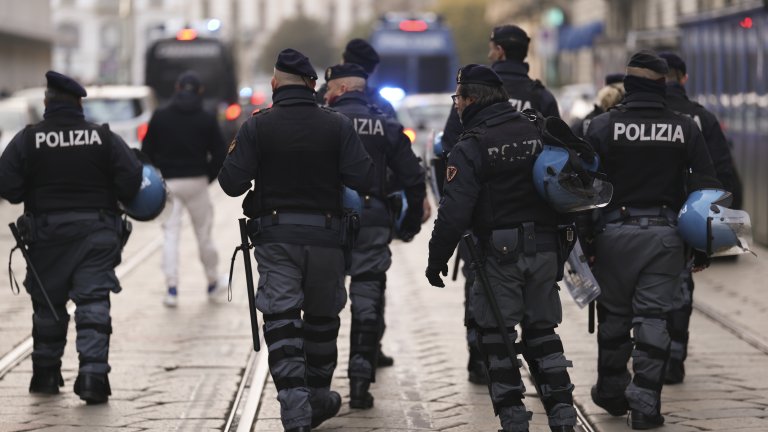 Прекъсванията са предизвикали големи смущения в разписанията на влаковете