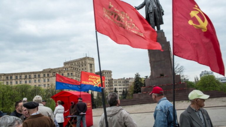 Паметникът на Ленин в Харков преди събарянето му