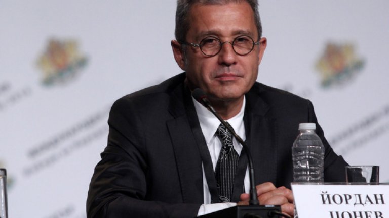 "Никога не съм смятал, че ловът на вещици в българското общество - към хора, които са работили дълги години на един или друг пост и за които няма доказана вина - е правилно поведение", заяви Йордан Цонев.