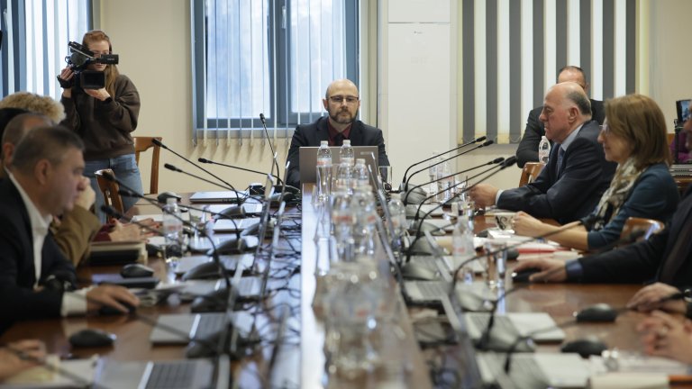 То  е прехвърлено на Прокурорската колегия