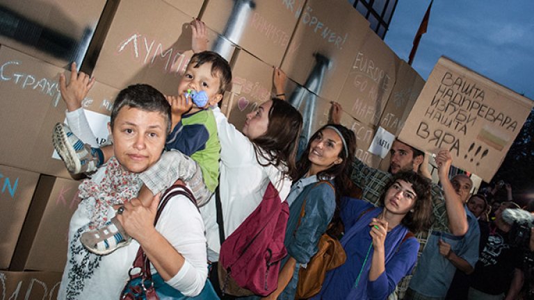 Протестиращите благодариха подобаващо на н.пр. Матиас Хьопфнер