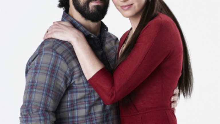 "Това сме ние"/"This is Us"  
Сериалът е семейна история за "нещата от живота", чийто сюжет на пръв поглед не звучи особено интригуващо и динамично, но още пилотният епизод, излъчен през октомври 2016-а, привлича рекордно голямо внимание в социалните мрежи. Според създателя му – Дан Фогелман – това е поредица за интелигентна аудитория, но освен това е и много земна и човешка. Актьорският състав включва звезди като Манди Мур и Майло Вентимиля, което е още една причина да му дадете шанс.