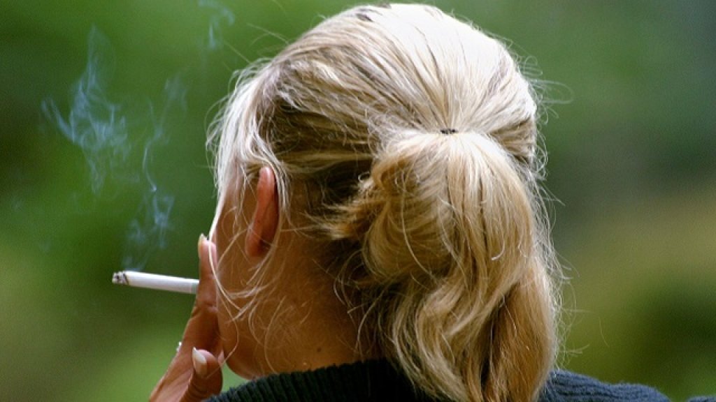 women-smoking