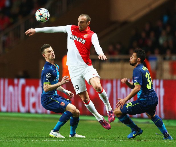 2014/15: Монако изненада неприятно Арсенал след 3:1 в първия мач в Англия, като Димитър Бербатов отбеляза един от головете във вратата на Оспина тогава. „Артилеристите” за малко да преодолеят френския си съперник, но силите им стигнаха за само 2:0 в реванша.