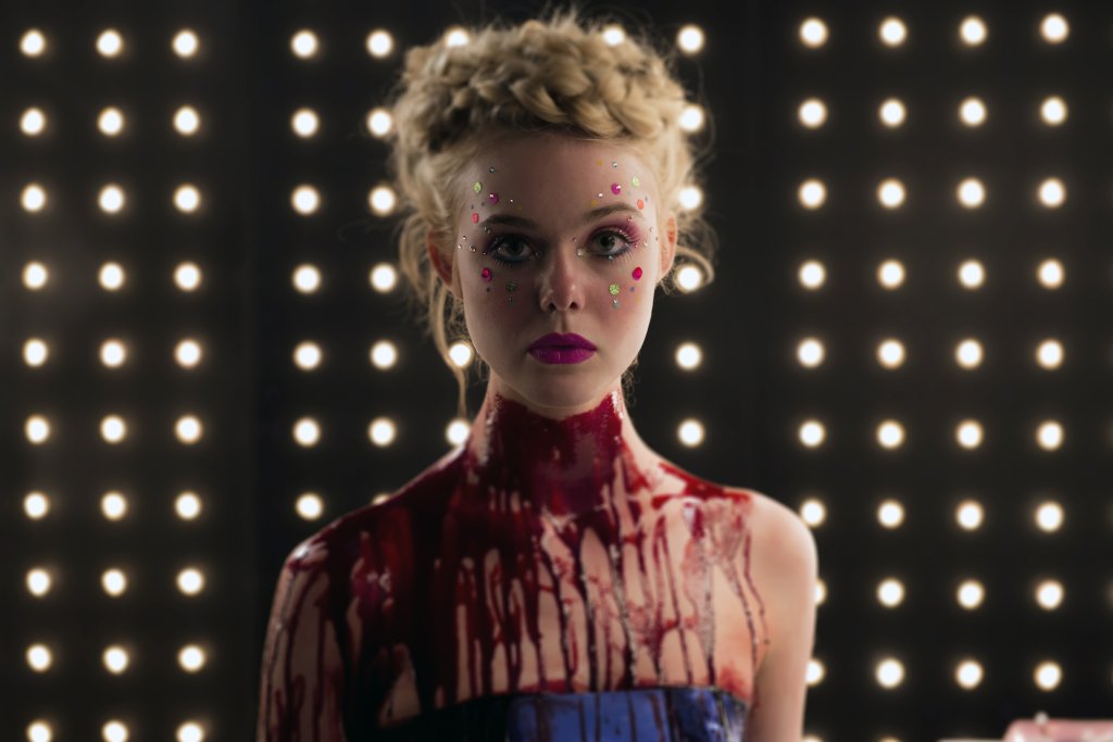 The Neon demon 
Датчанинът Николас Уиндинг Рефн прави първия си „женски“ хорър трилър. В главната роля пък е Ел Фанинг, като старлетка в центъра на модна буря. Компания й правят Кристина Хендрикс и Киану Рийвс. Рефн е доказал, че ако има нещо, с коет