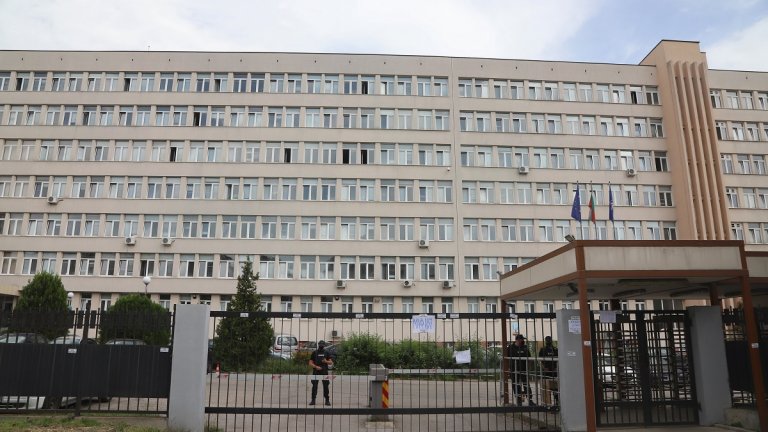 Самият той отрича да има политически пристрастия