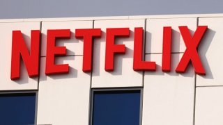 Компанията търси новия път - спинофи на хитове, абонамент с реклами и борба със споделянето на пароли