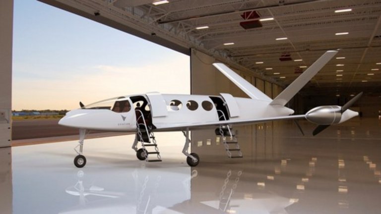 Израелската компания Eviation Aircraft избра Парижкото авиошоу тази седмица, за да представи новия си изцяло електрически самолет. Формално това не е точно летяща кола, но използва някои от същите технологии, за да получи по-достъпен за купувачите частен самолет, използващ само електрическа енергия. Изчистеният бял прототип изглежда като военен дрон Global Hawk, с две опашки и дълги крила, но със странични прозорци за хорат на борда. Той е проектиран да бъде свръх-енергийно ефективен, така че това ще е возилото, което да предпочетете, когато имате нужда от по-дълга дистанция на полет, а не просто прелитане над задръстванията по шосетата на път към офиса.