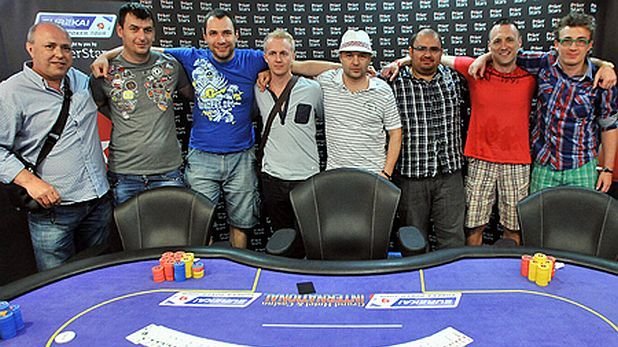 С другите финалисти на проведения миналата седмица в Златни пясъци EUREKA Poker Tour