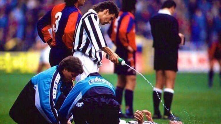 Снимка, която Роберто Баджо описва като „основи на футбола“.