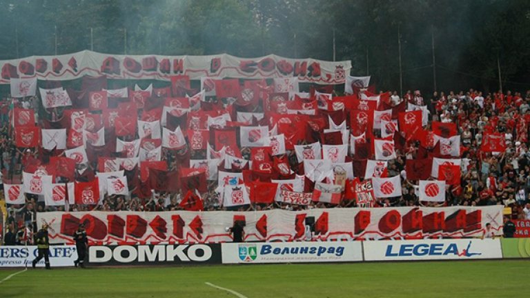 Транспарантът за добре дошли, който агитката на ЦСКА извади за мача с Ботев, е напълно актуален и за домакинството на Литекс. Всеки мач за армейците е битка, а този с Ловеч има по-особено значение след летните драми с Гриша Ганчев.