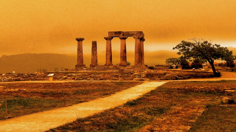 Арабски нощи: Оранжевото небе над Гърция (снимки)
